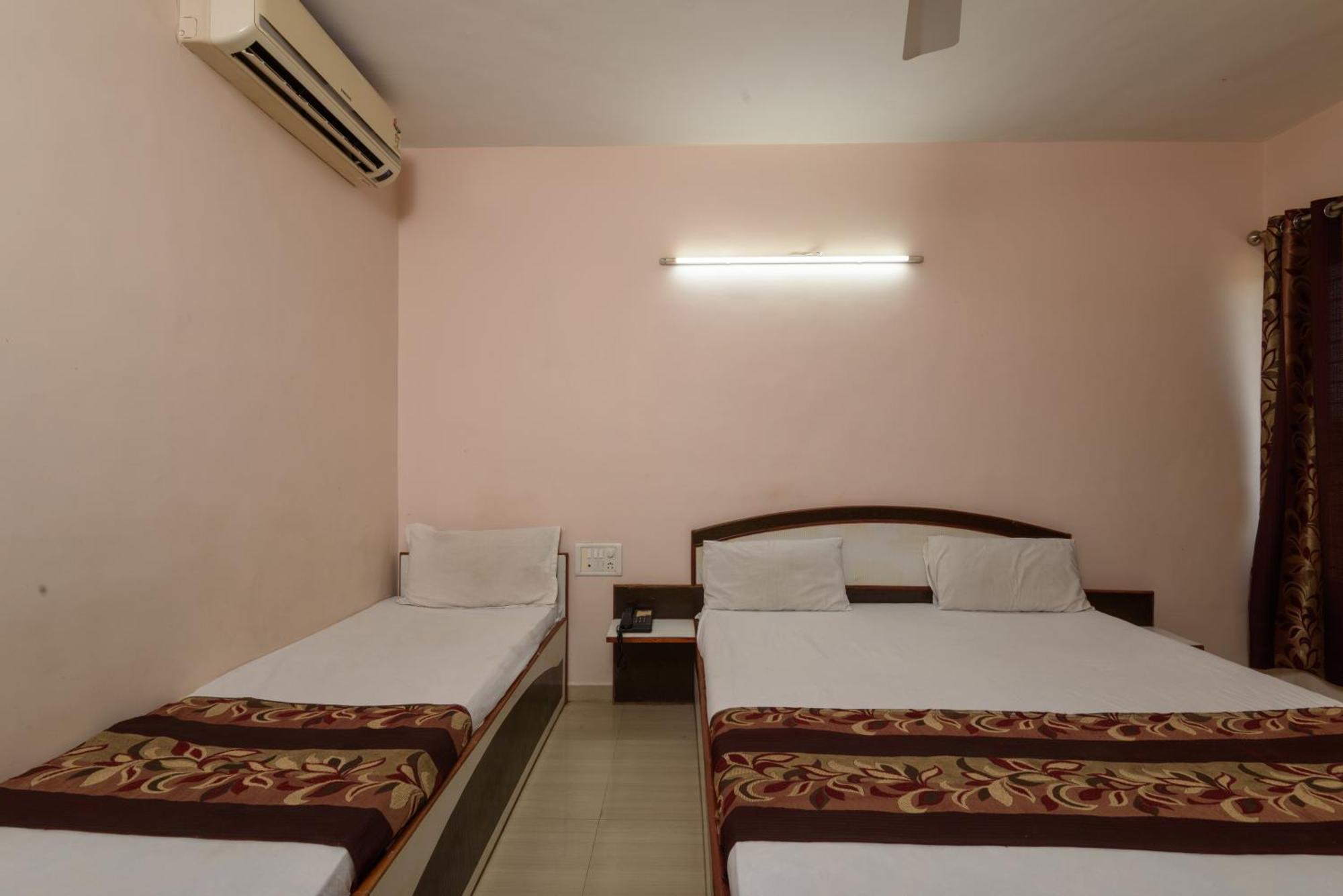 Hotel Sai Shraddha Shirdi Bagian luar foto