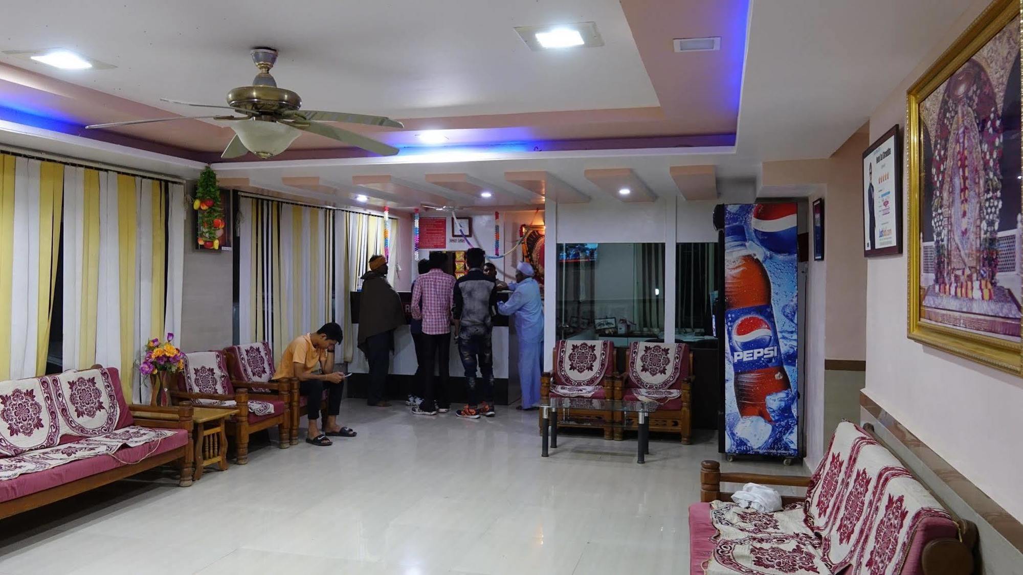 Hotel Sai Shraddha Shirdi Bagian luar foto