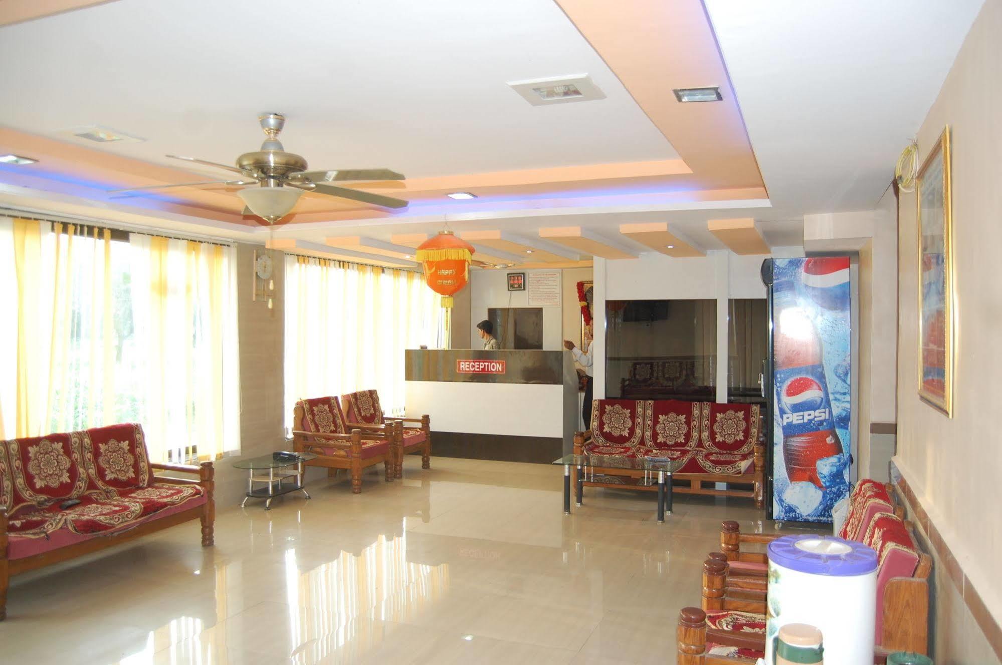 Hotel Sai Shraddha Shirdi Bagian luar foto