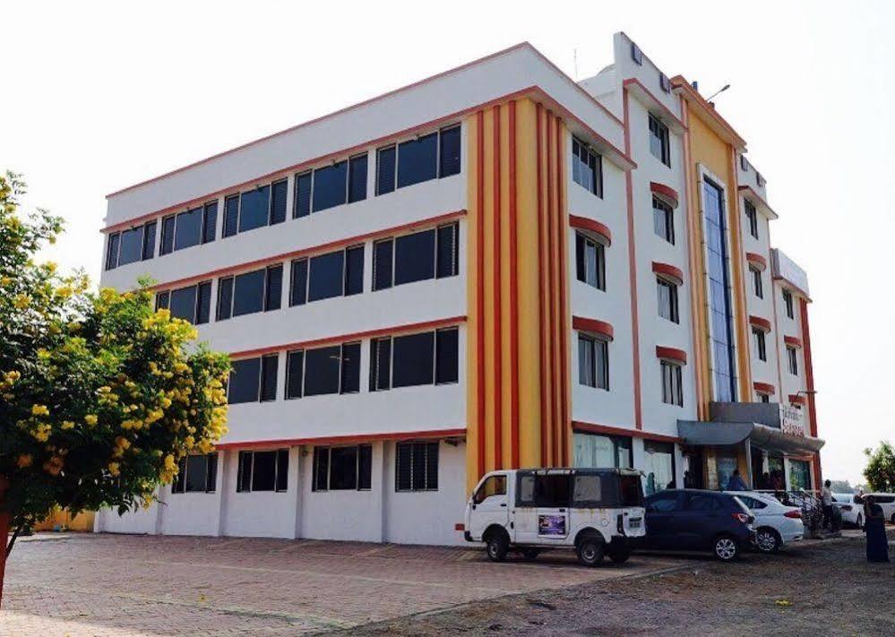 Hotel Sai Shraddha Shirdi Bagian luar foto