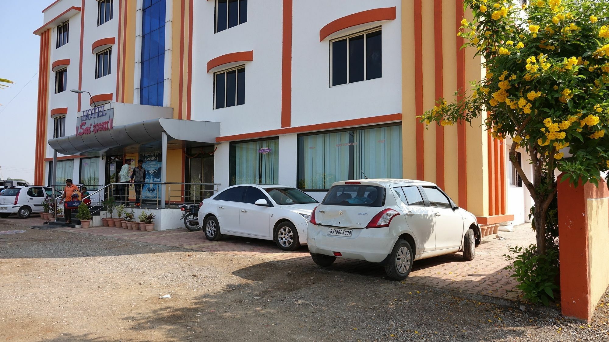 Hotel Sai Shraddha Shirdi Bagian luar foto